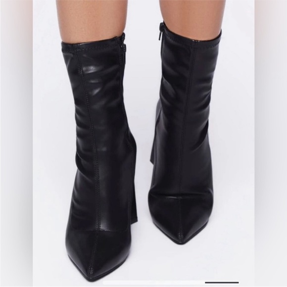 Black Faux leather bootie forever 21 boots size 6 new - Picture 3 of 7